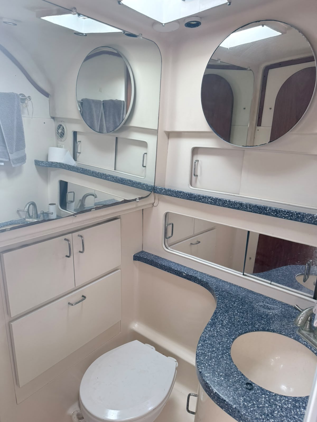 Luxury Cruise 33ft - photo 2